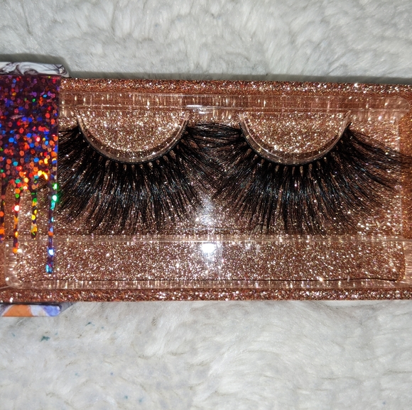 SCANDALOUS ❤️😈 - Picture 1 of 4